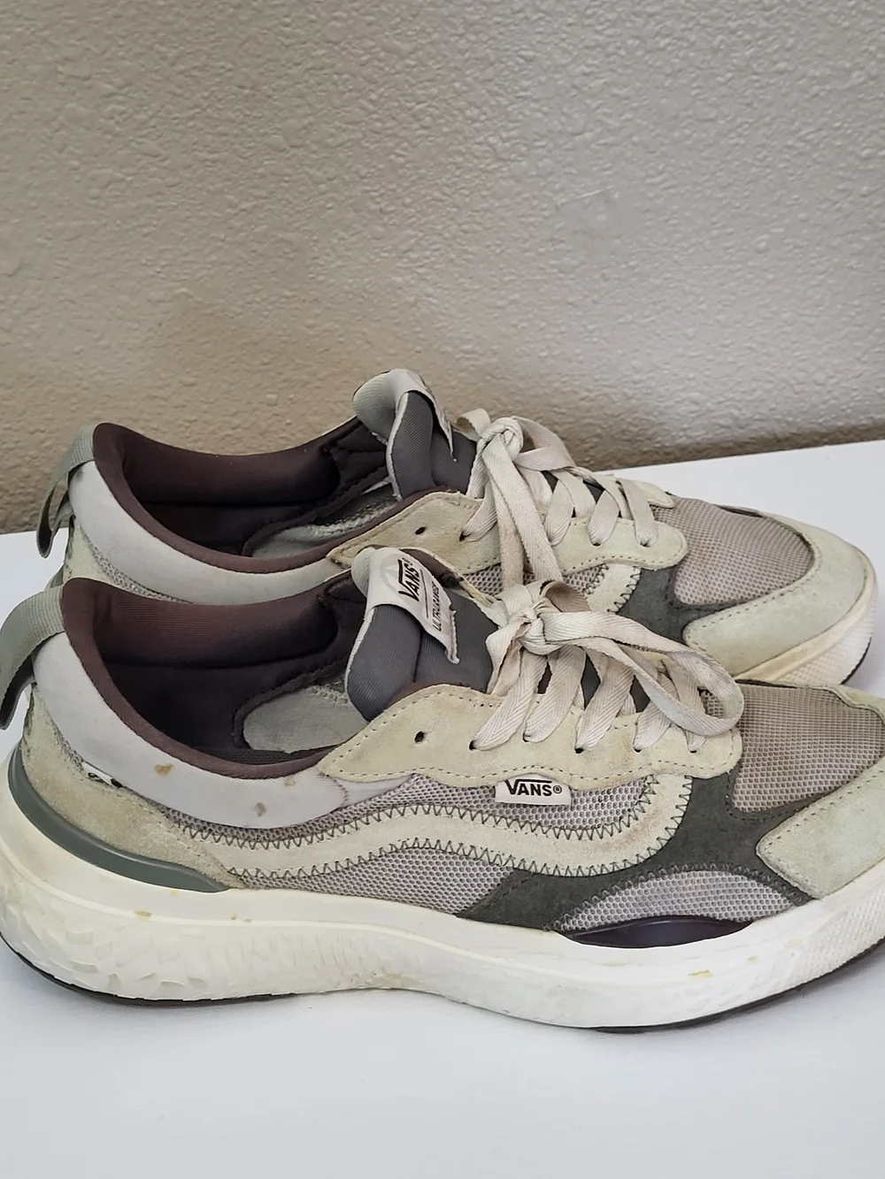 Vans UltraRange Men’s Sneakers in Beige and Gray 9.5